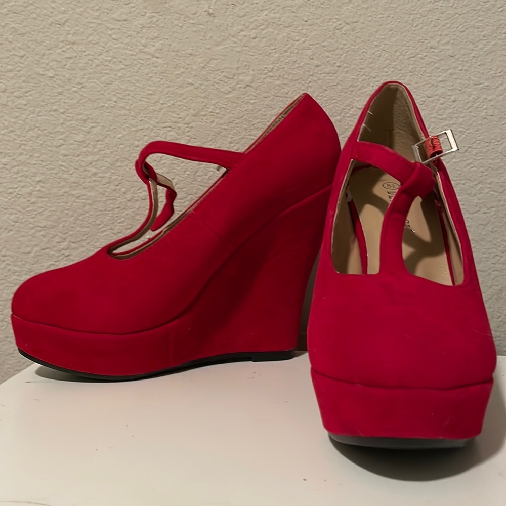 COPY - Delicacy red wedge heels never worn size 5,1/2